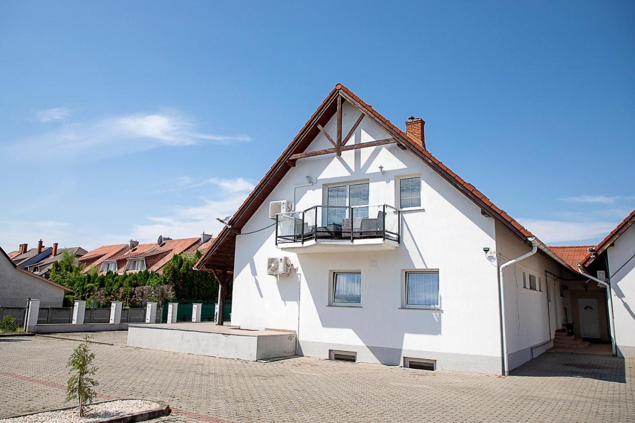 Lux Apartman Buek 외부 사진